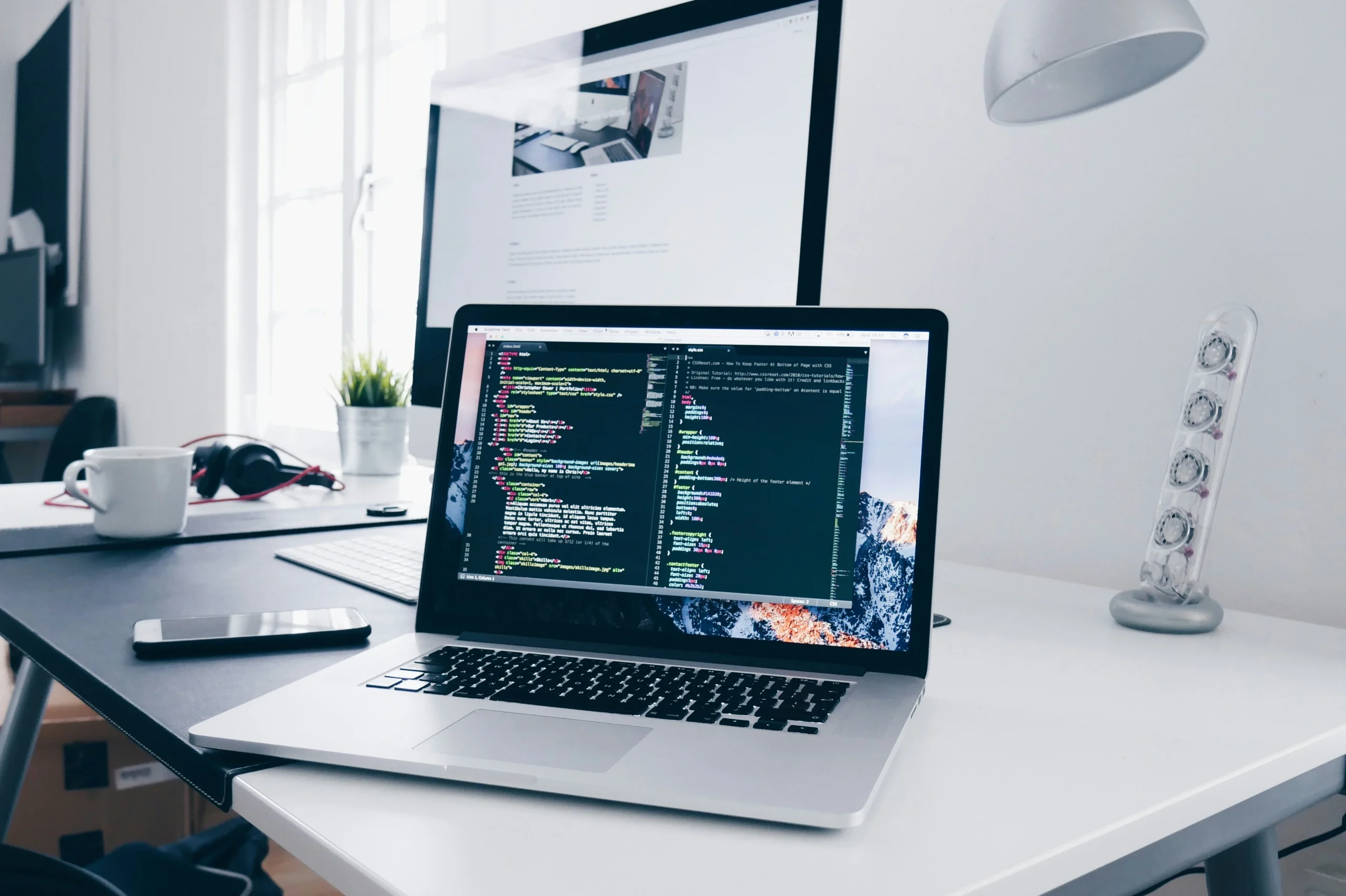 Không gian làm việc kỹ thuật dùng để bảo trì và vận hành website