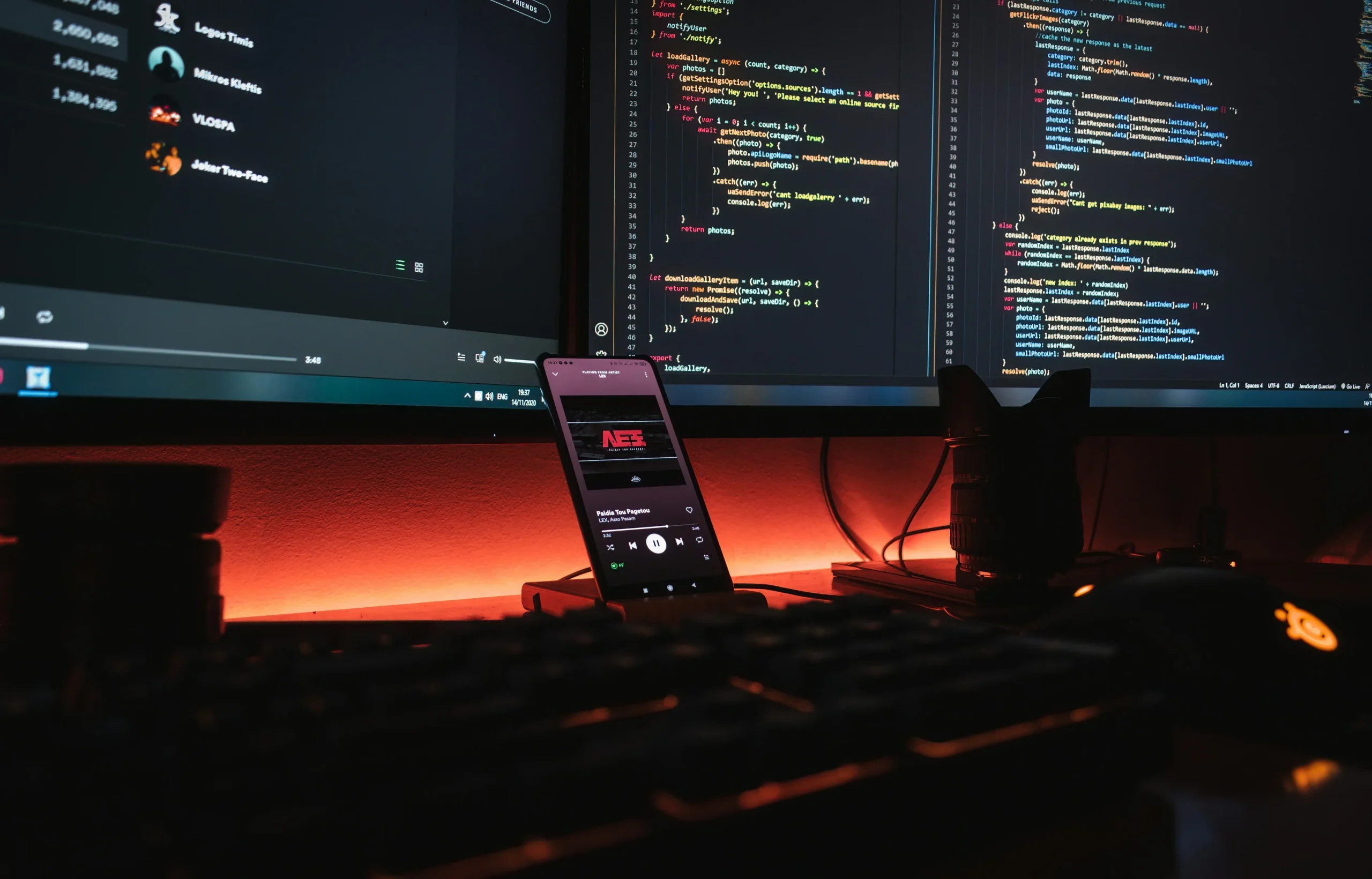 Màn hình mã nguồn và hệ thống phục vụ kiểm tra, cập nhật kỹ thuật website