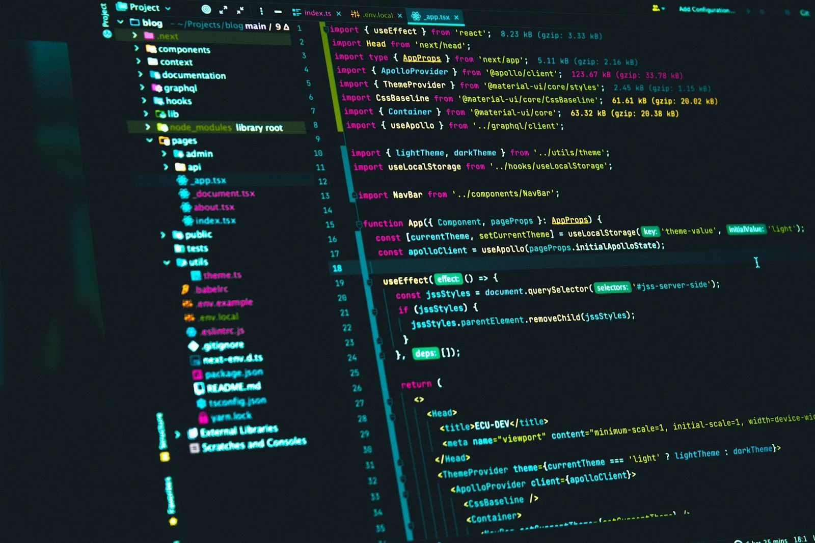 Màn hình phát triển ứng dụng minh họa việc kiểm thử nâng cấp WordPress theme và PHP trên staging
